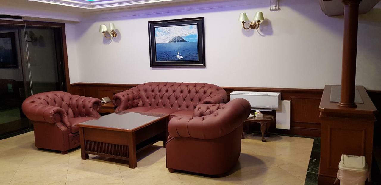 Marina Court Luxury Penthouse Aparthotel Kota Kinabalu Eksteriør bilde